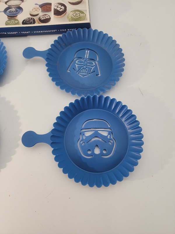 Williams and Sonoma Star Wars Cupcake Stencils Logo and 3 Characters Orig. Box gallery