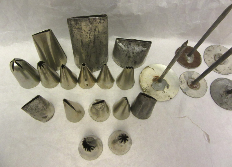 VTG ATECO FANCY PASTRY DECORATING ICING PIPING TIPS Cake Mate Large Lot gallery