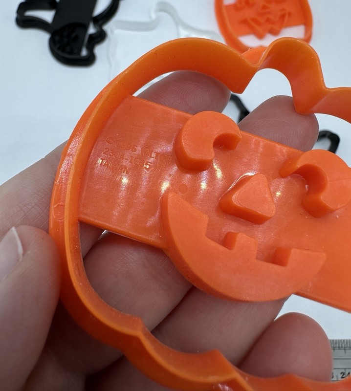 Vintage Lot of 6 Halloween Plastic Cookie Cutters Wilton 1996 gallery