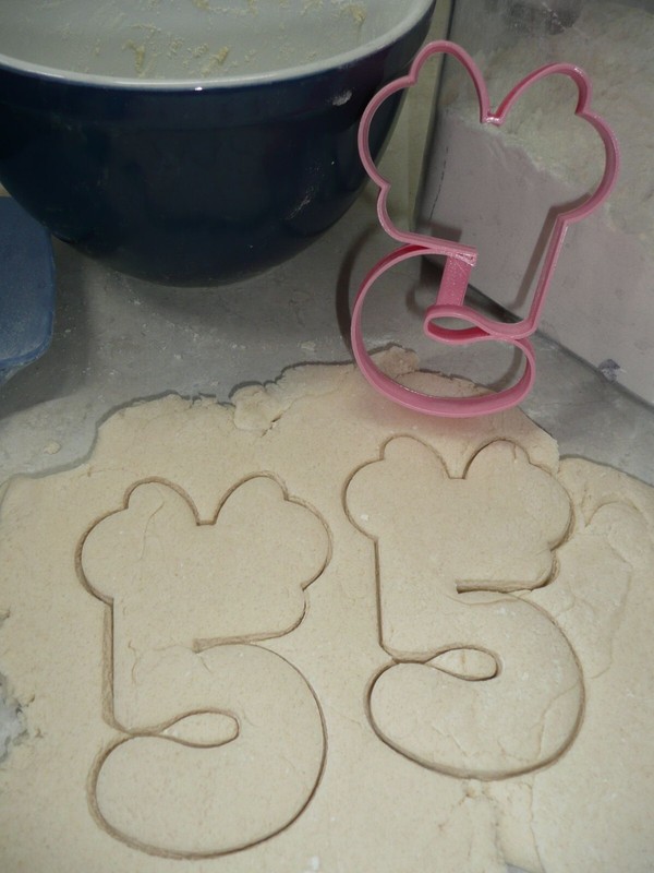 MINNIE MICKEY MOUSE THEMED OUTLINE NUMBERS 0 TO 9 SET OF 20 COOKIE CUTTER PR1644 gallery