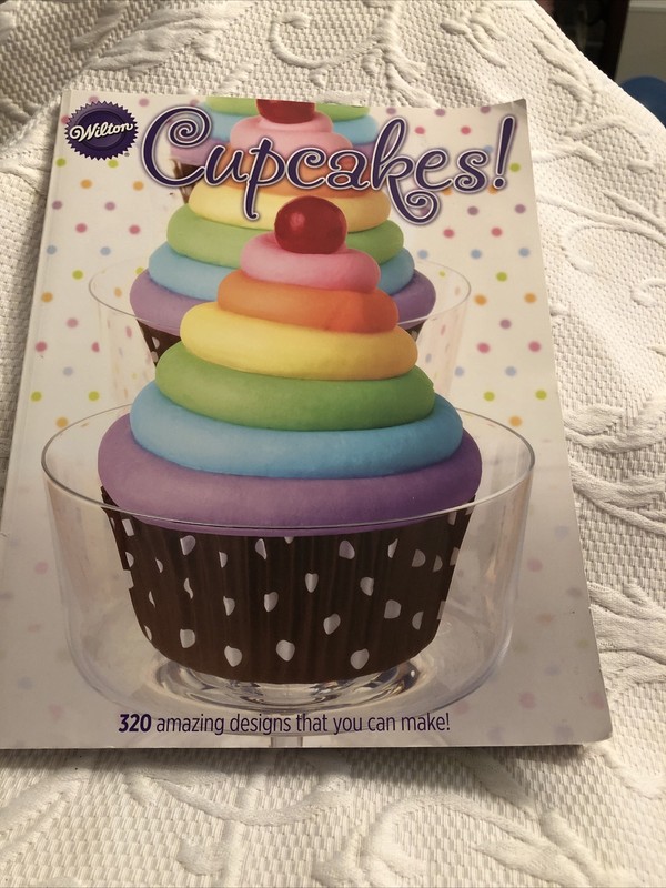 Wilton Cupcakes! ~ Wilton #902-1041 ~ Cupcake Ideas Magazine