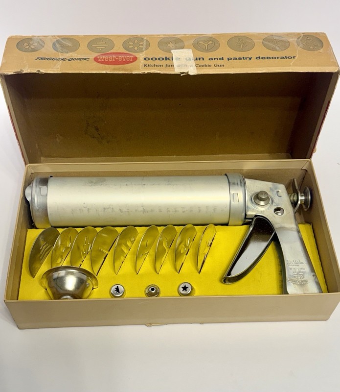 Vintage Wear-Ever Cookie Gun & Pastry Decorator Set Complete Original Box #3365