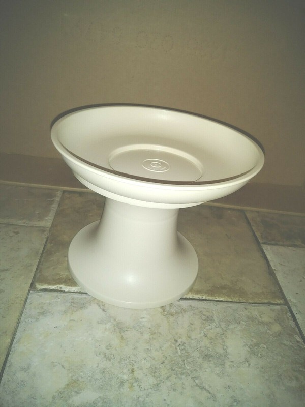 TUPPERWARE 2-PIECE SERVING STAND WITH TRAY 4 1/2″ RISE ALMOND 1533 & 1731