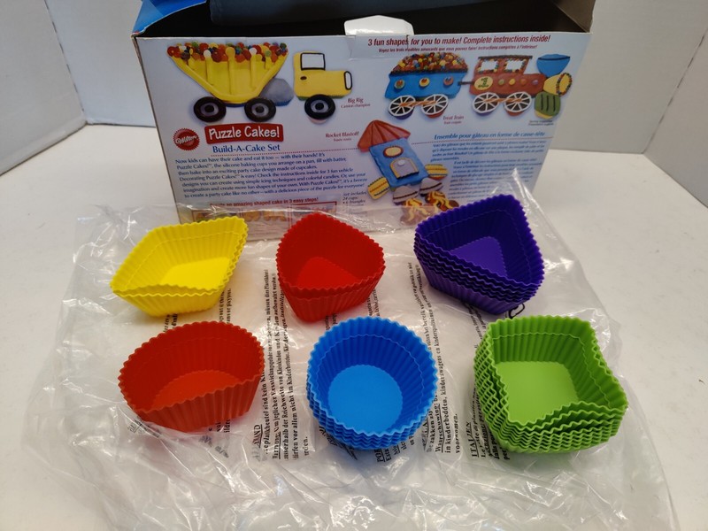 Wilton Puzzle Cakes! Build-A-Cake Set Complete in Original Box - 2007 - NEW NIB gallery