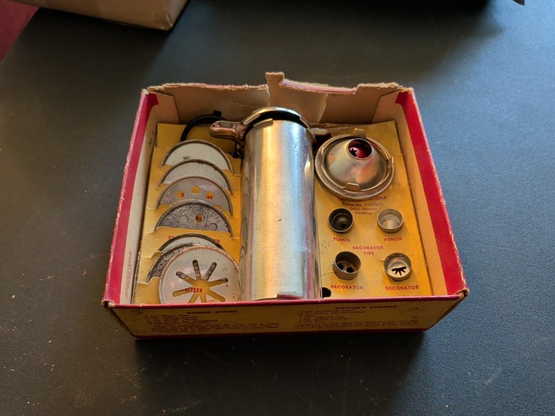 Vintage Cookie Press Metal 16 Pieces Used gallery