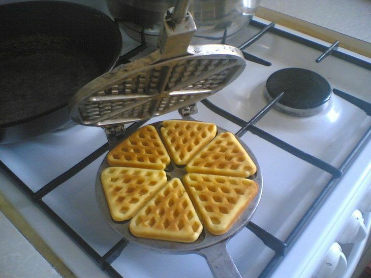 Two Aluminum Alloy Bakeware Cookie Sweet Triangular + Sweet Waffles Maker Mold gallery