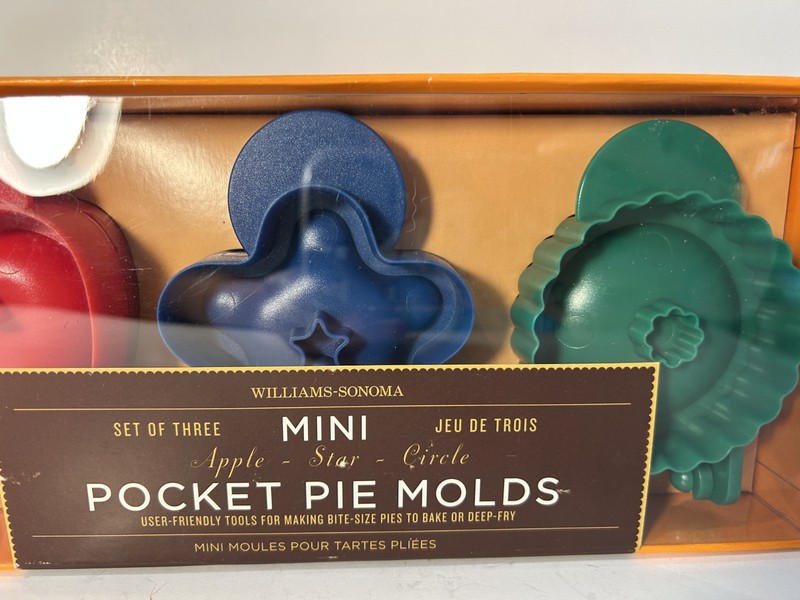 Williams-Sonoma 3pc Mini Pocket Pie Molds Circle New Old Stock, In Box gallery