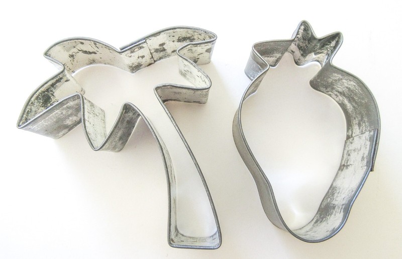 14 Cookie Cutters Pastry Fondant Clay, Bass Fish Leaf Hand Strawberry Palm Tree gallery