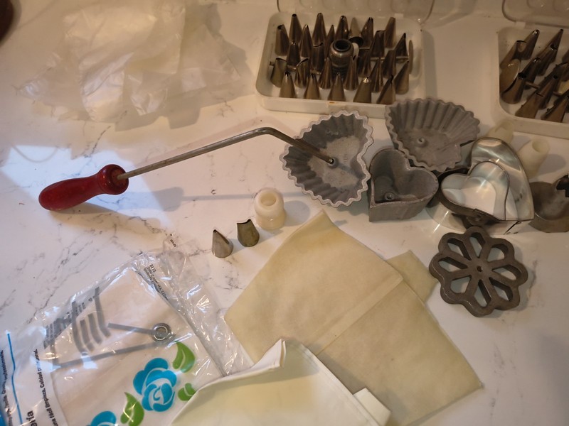 Wilton Tip Cake Cookie Icing Decorating Piping Tool VTG Lot/ Cutters, Press gallery