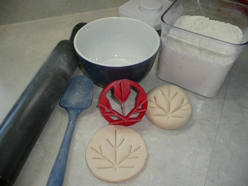 MAPLE LEAF DESIGN PATTERN CONCHA CUTTER MEXICAN SWEET BREAD STAMP USA PR4624 gallery
