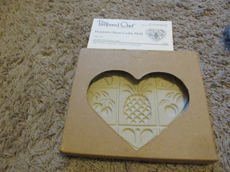 2001 Pampered Chef HOSPITALITY HEART CLAY COOKIE MOLD PRESS Beige new
