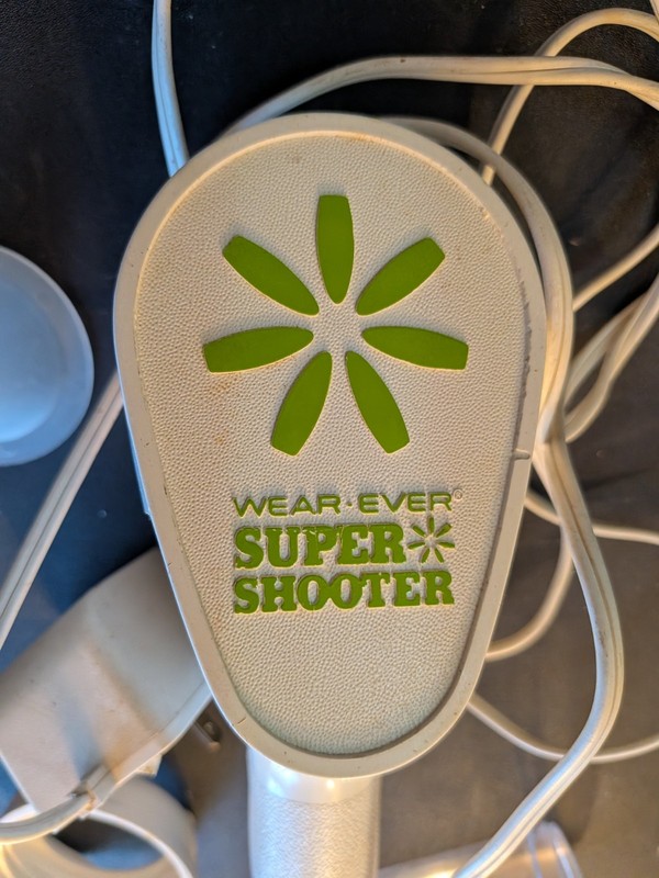 Vtg Wear-Ever Super Shooter 70001 Electric Cookie Candy Maker gallery