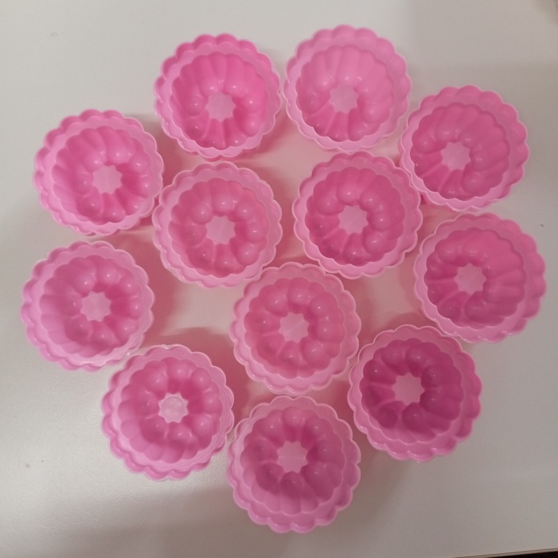 Thread Shape Baking Jelly Mould Non-Stick Silicone Pudding Cupcake Mould 12pc gallery
