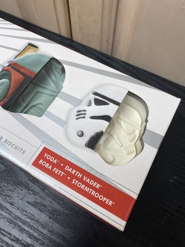 WILLIAM SONOMA 2009 STAR WARS PRESS & STAMP COOKIE CUTTERS 4 CHARACTERS - NOS gallery