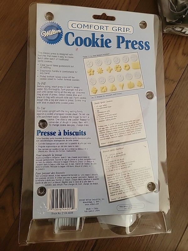 Wilton Comfort Grip Cookie Press with 12 Discs Ergonomic Easy Squeeze Handle gallery