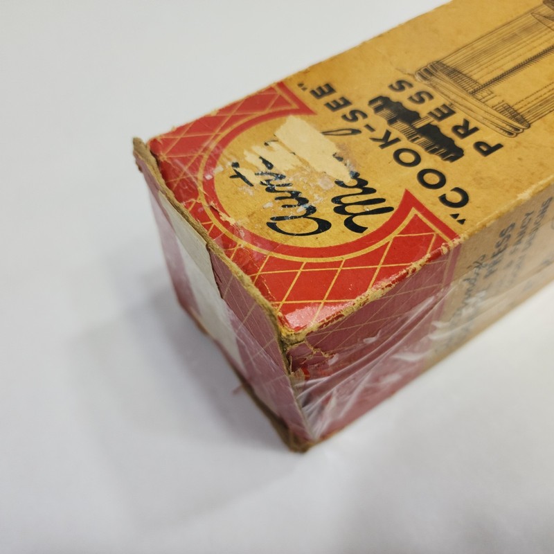 Vtg Aunt Mandy's Cook-See Press Cookie Press, 8 Plates, + Instructions gallery