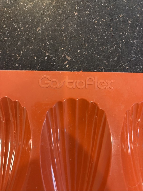 MATFER BOURGEAT SILICONE GASTROFLEX MADELEINE BAKING PAN 257917 gallery