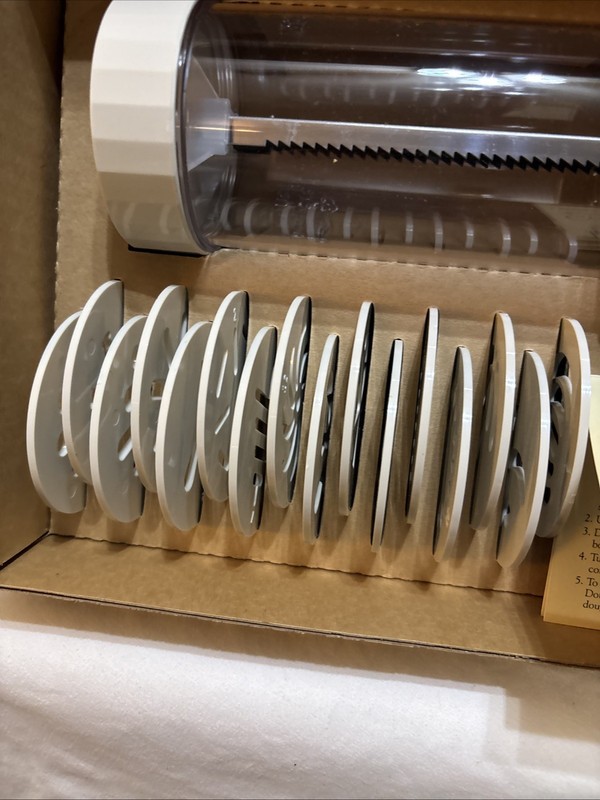Pampered Chef 1 Cookie Press 1525 Pastry 16 Molds Retired Never Used, Open Box gallery