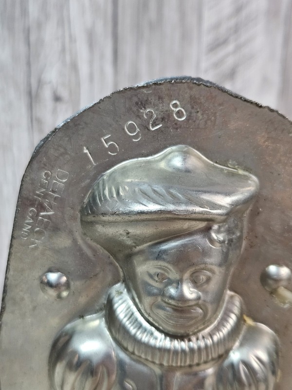 Vintage DeHaeck Belgium Chocolate Mold 15928 Boy w Sack 2pc Clamp gallery