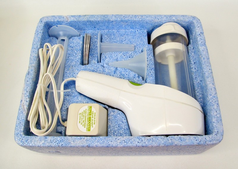 VTG Wear-Ever Super Shooter Corded Cookie Press & Decorator | 7 Disc & 2 Tips gallery