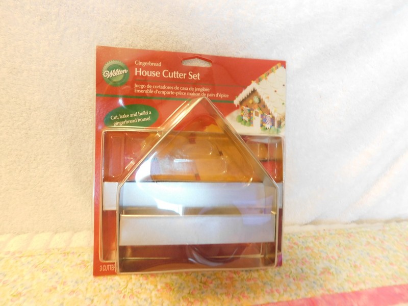 Wilton GINGERBREAD HOUSE Cookie Cutter Set 3 Cutters gallery