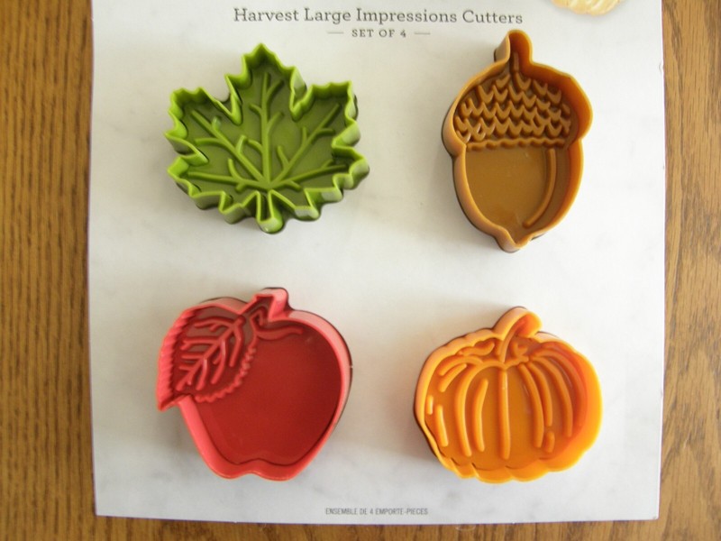 Set 4: Williams Sonoma Large Fall Pie Punches, Apple, Leaf, Acorn, Pumpkin - New gallery