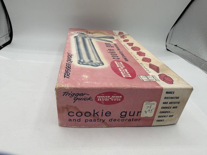 Vintage Wear Ever Cookie Gun and Pastry Decorator Trigger Quick No 3365 in box gallery