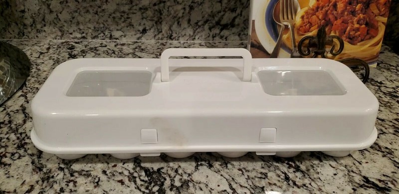 Bakelicious Cupcake Holders Egg Carton Style Fits 1 Dozen 12 w/ Lid & Handle