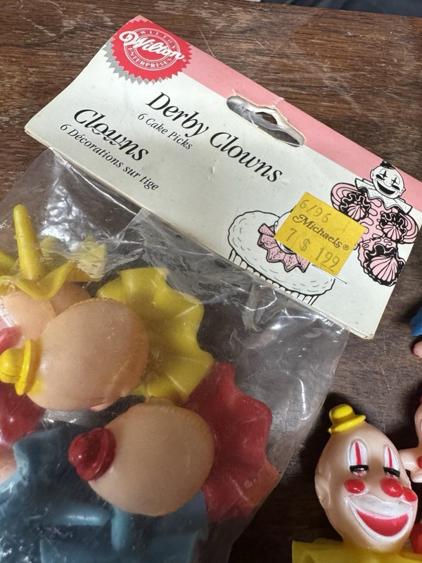 Vintage Wilton Derby Clowns Cupcake 21 total (Two types) Birthday Baby Kids gallery