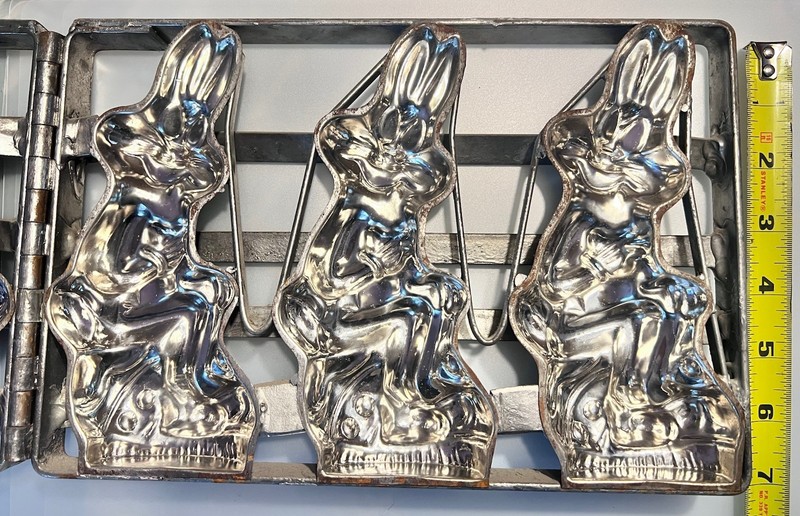 Bugs Bunny Chocolate Mold (3) Warner Bros. Pictures Inc.
