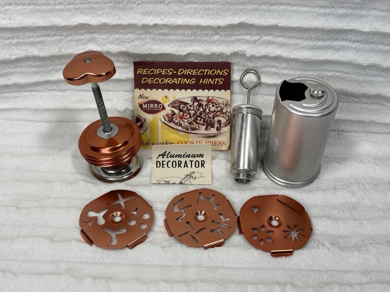 Mirro –Dial-A-Cookie Press With Booklet