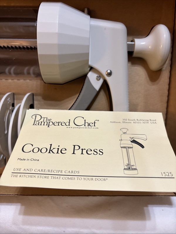 Pampered Chef 1 Cookie Press 1525 Pastry 16 Molds Retired Never Used, Open Box gallery