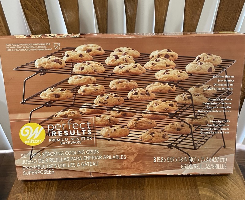 Wilton Perfect Results Premium Non-Stick set of 3 Stacking Cooling Grids Cookie