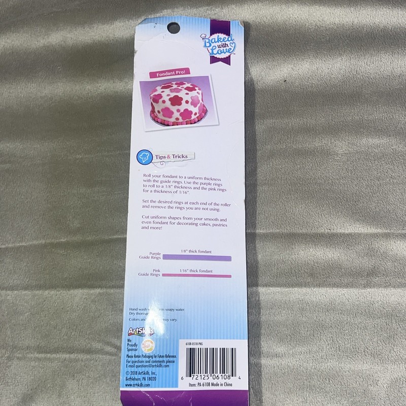 Artskills Baked With Love Cake Decorating Fondant and Icing 9 " Rolling Pin gallery