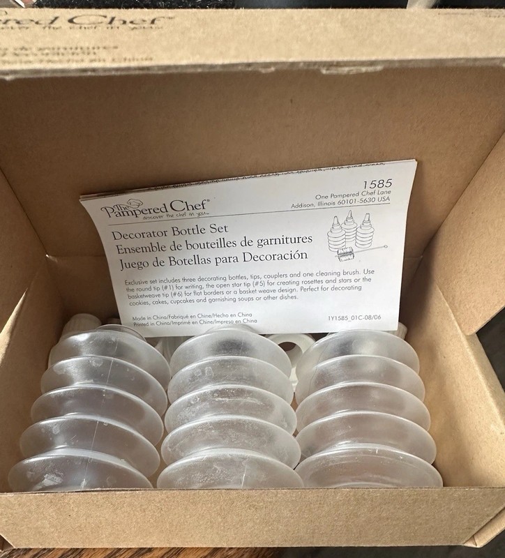 PAMPERED CHEF Bottle Decorator Set #1585 3 Tips Bottles Cake Cookie Frosting gallery
