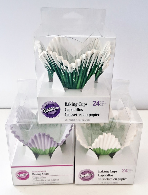 Wilton Flower Shaped Baking Cups Liner Cupcakes 24ct Lot Of 3 NOS gallery
