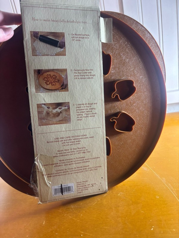 Nordic Ware Reversible autuman/fall Pie Top Cutter 12". NEW gallery