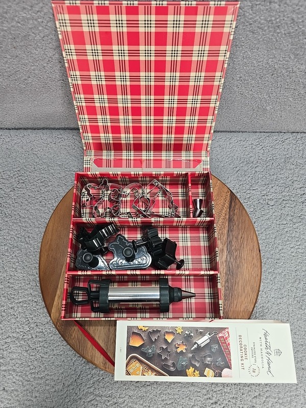 Hearth & Hand Cookie Decorating Kit 8 Cutters, 5 Stamps, 3 Nozzles And More gallery