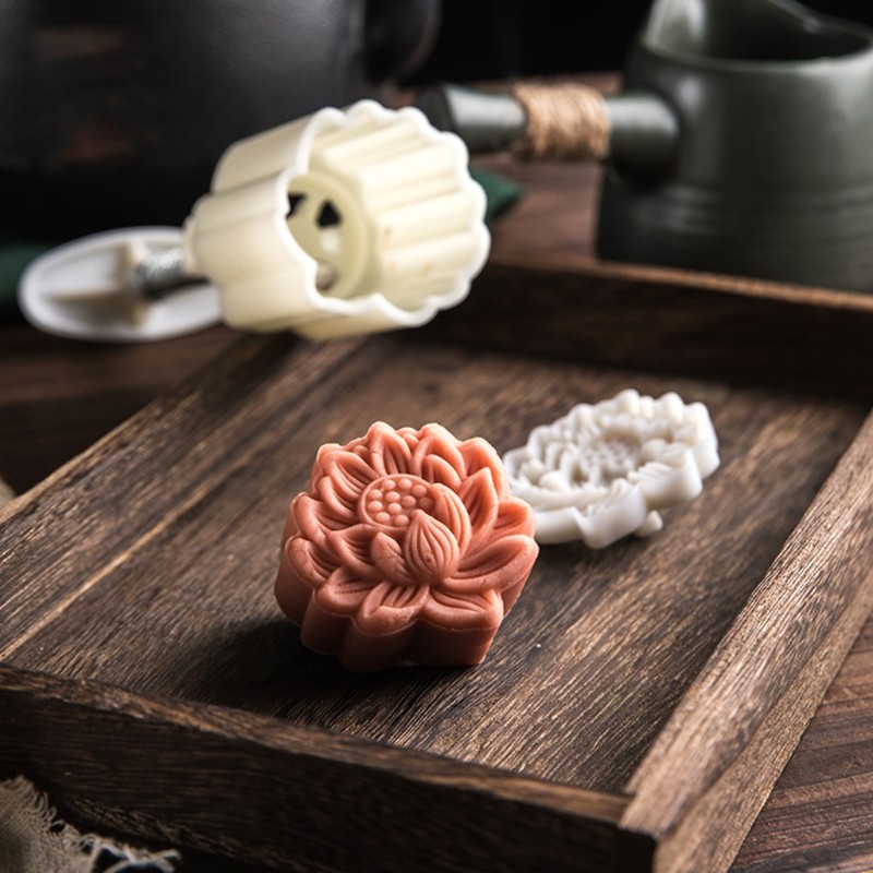 3D Lotus Mooncake Mold Hand Pressure Mould 125/150g DIY Baking Set gallery
