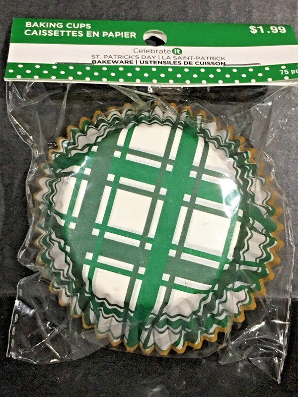 Celebrate It St. Patrick’s Day Green Plaid Baking Cupcakes Bakeware 75pc New ☘️
