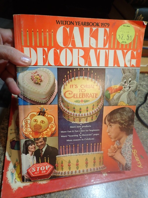 Wilton Cake Decorating ~ 1979 Yearbook – softcover