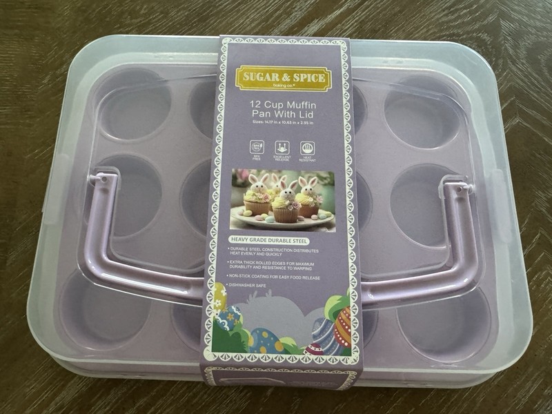 NWT 12 Cup Muffin Pan with Lid & Set of 4 Mini Bundt Pans (5 inch). Lavender.