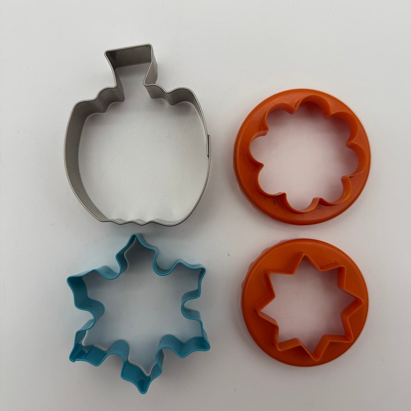 Set of 4 Fall Cookie Cutters Pumpkin Leaf Flower Star Halloween Autumn