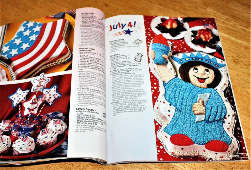 Wilton: YEARBOOK OF BAKING & CAKE DECORATING (Set of 2) 1997, 2000 Instructions gallery