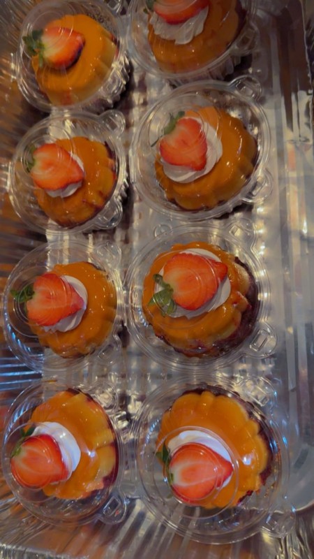 Clear Plastic Cupcake Containers 100 Pack Dome Lid Muffin Dessert Carrier New US gallery