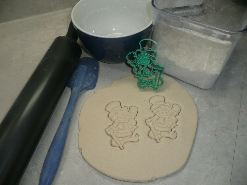 LEPRECHAUN 3 DETAILED HAPPY WAVING ST PATRICKS DAY COOKIE CUTTER USA PR4178 gallery