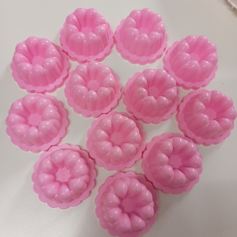 Thread Shape Baking Jelly Mould Non-Stick Silicone Pudding Cupcake Mould 12pc gallery