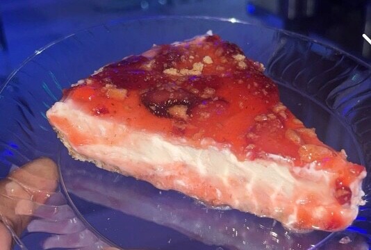 Strawberry cheesecake & Oreo cheesecake