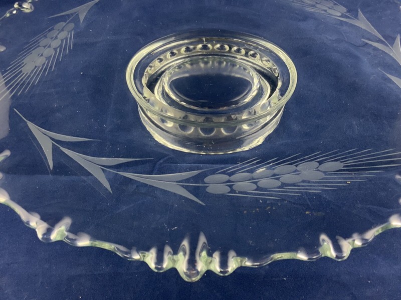 Vintage Raised Etched Teardrop Wheat Pattern Glass Cake 13” By 2” gallery