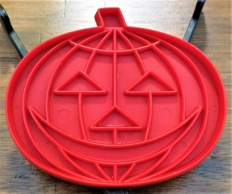 VTG Tupperware Halloween JOL Pumpkin Cookie Cutter Red Plastic Clay Craft Mold